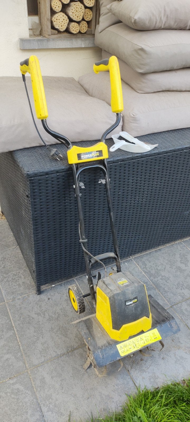 Grondfrees powerplus, Enlèvement, Utilisé, Tondeuses à gazon électriques