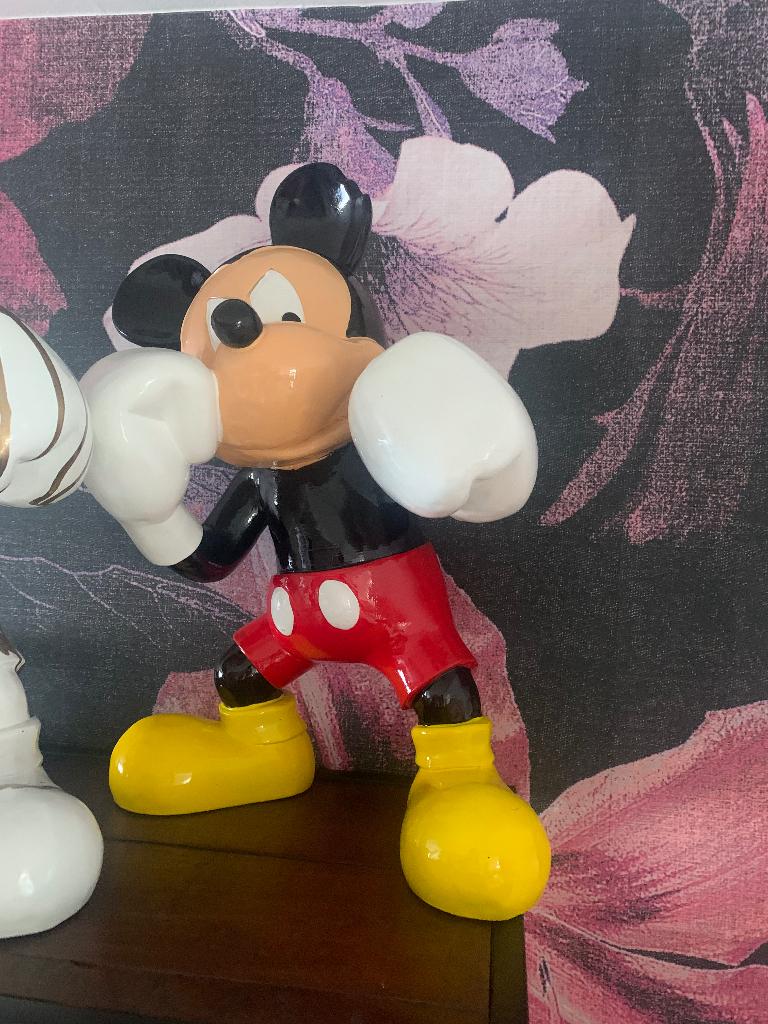 Mickey Mouse statue, Enlèvement, Neuf