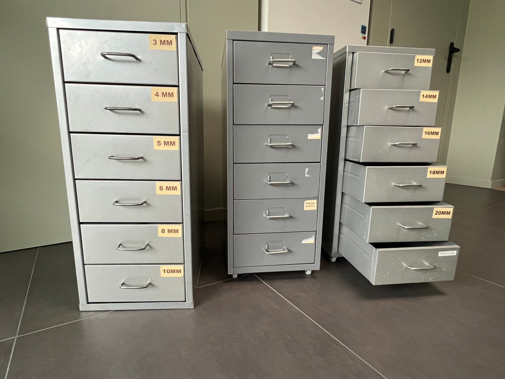 3 armoires métalliques, chacune avec 6 tiroirs, Enlèvement, Utilisé