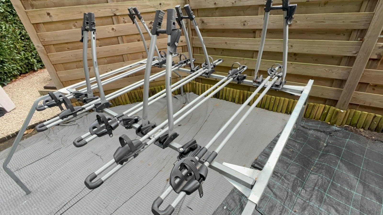 Thule fietsendrager voor 5 fietsen, Ophalen