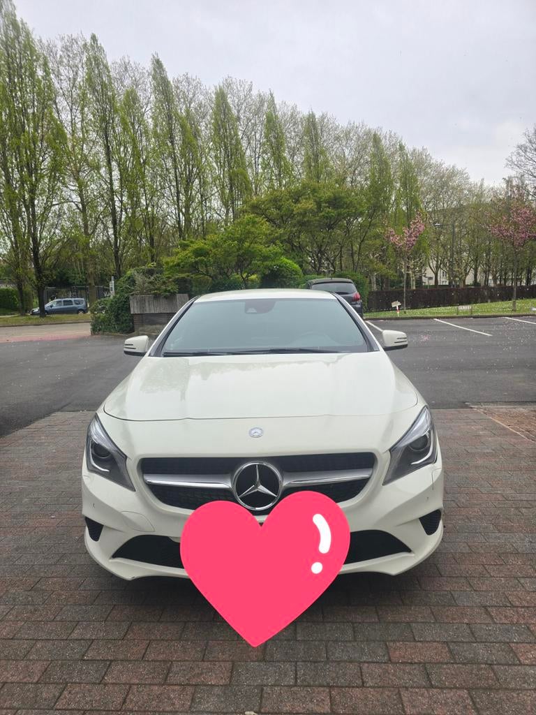 Mercedes cla200 2016 automatic. Communication via Whatsapp, Auto's, Mercedes-Benz, Automaat, CLA, Zwart, 1600 cc