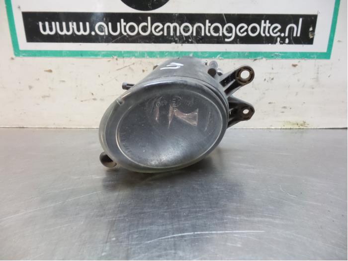Feu antibrouillard avant gauche d'un Audi A4 (A4 01-), -, Audi, Utilisé, -