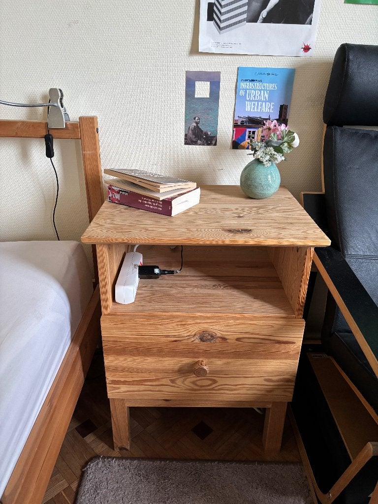Night table - IKEA, Maison & Meubles, Chambre à coucher | Tables de chevet, 45 à 65 cm, Enlèvement, Utilisé, 55 à 70 cm