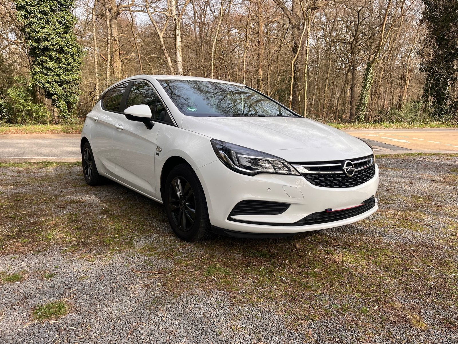 Opel Astra 120 édition très bien entretenue, Autos, Achat, Euro 6, Boîte manuelle, Noir