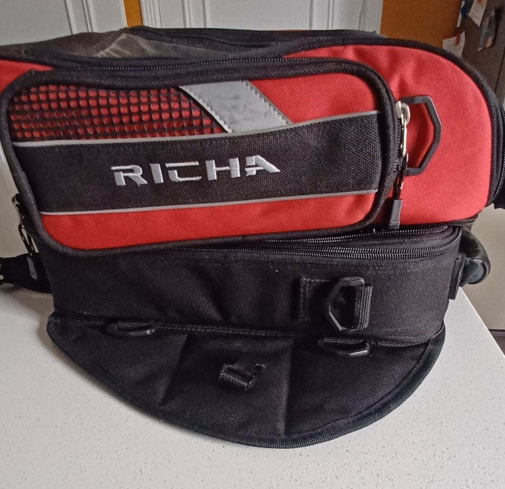 Dubbele magneet tanktas Richa, Motoren, Ophalen