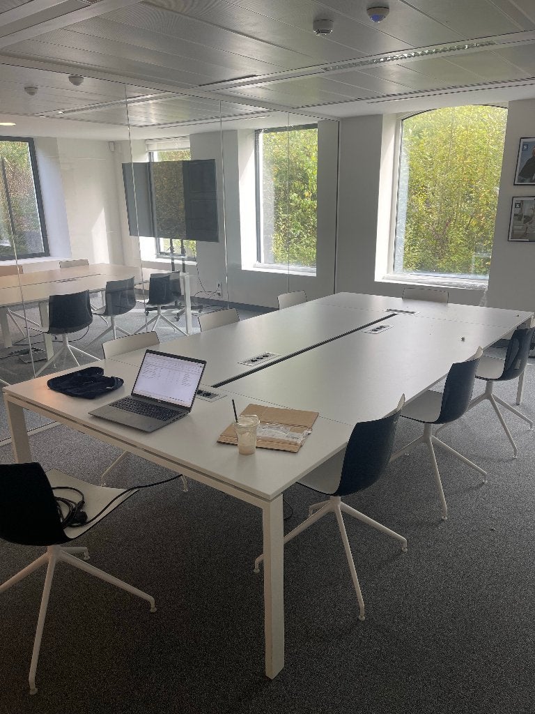 Grande table de réunion 320 x 164 cm avec prises, Maison & Meubles, 320 cm, 164 cm, Métal, Enlèvement
