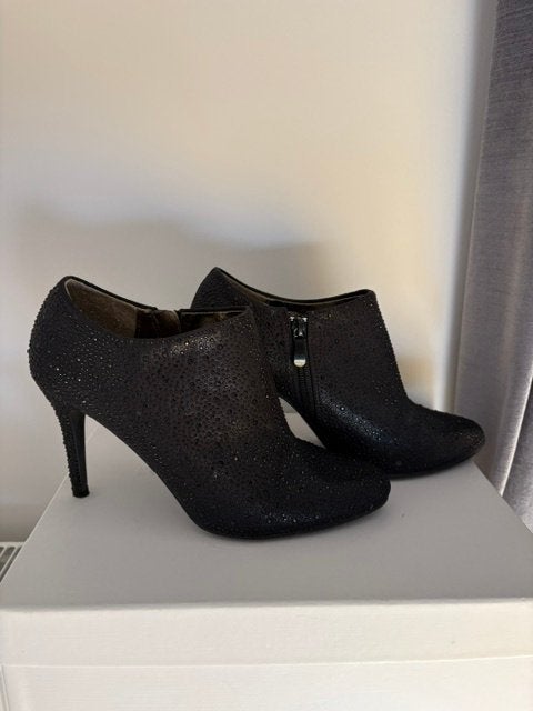 Laarsjes met swarovski steentjes, Ophalen, Zwart, Lage of Enkellaarzen, Zo goed als nieuw
