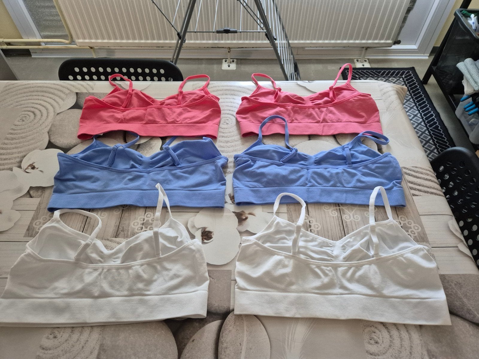 Lot de 15 brassieres plus trois culotte taille L, Enlèvement, Multicolore