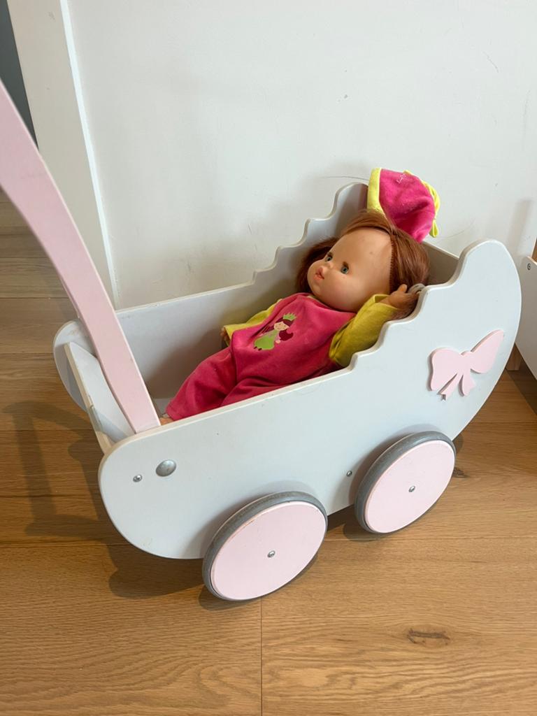 Poppen buggy en bedje (allebei in hout), Kinderen en Baby's, Ophalen, Zo goed als nieuw