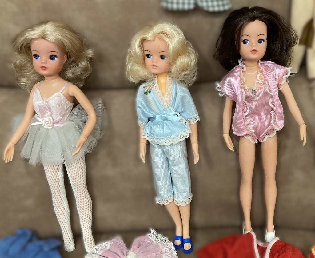 zolderopruiming: 3 oude SINDY barbiepoppen jaren 70, Collections, Poupées, Enlèvement ou Envoi, Utilisé, Fashion Doll