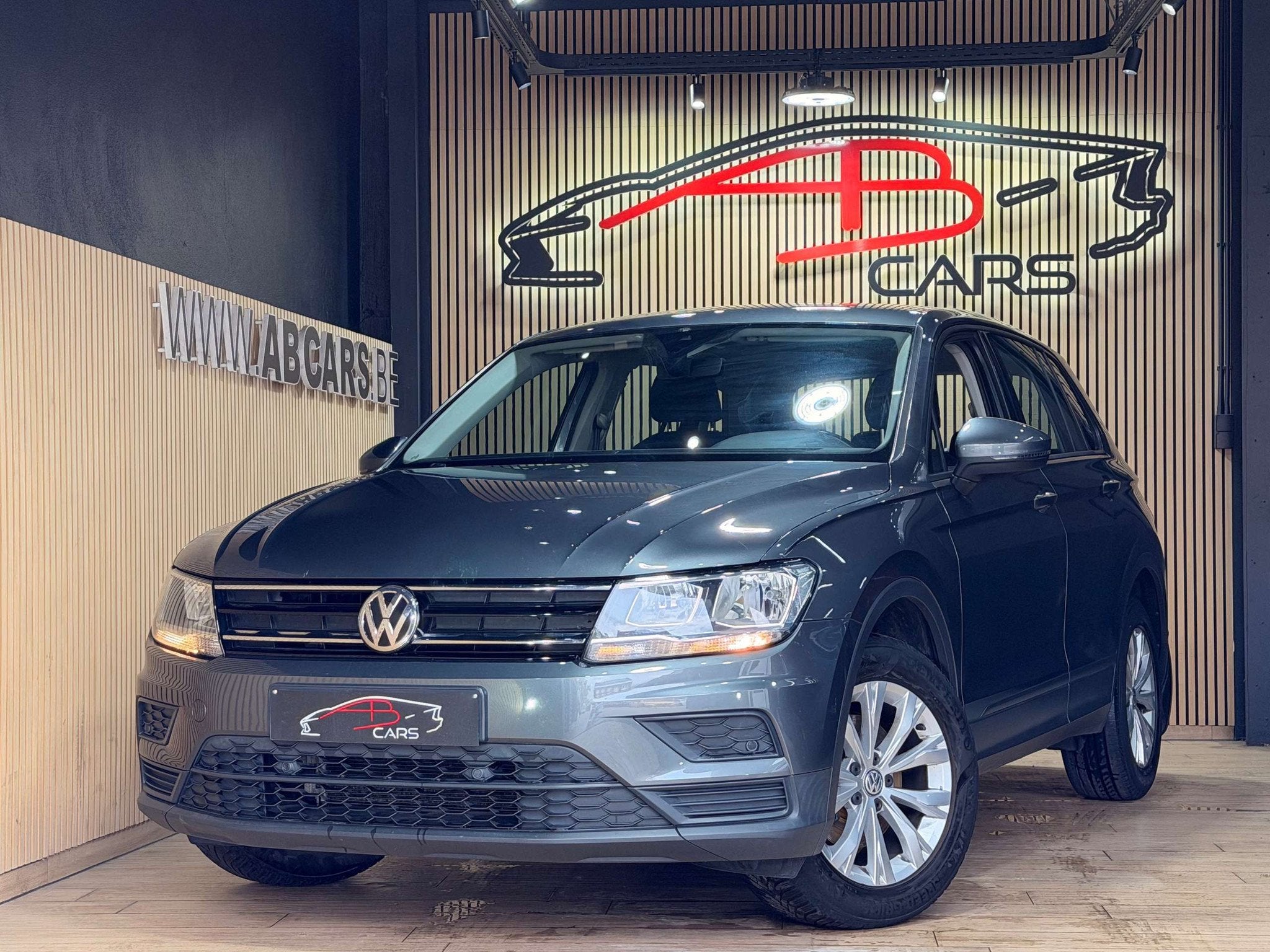 Volkswagen Tiguan 1.4 TSI Sport * GARANTIE 12 MOIS *, Autos, Volkswagen, Argent ou Gris, Achat, Entreprise, Boîte manuelle