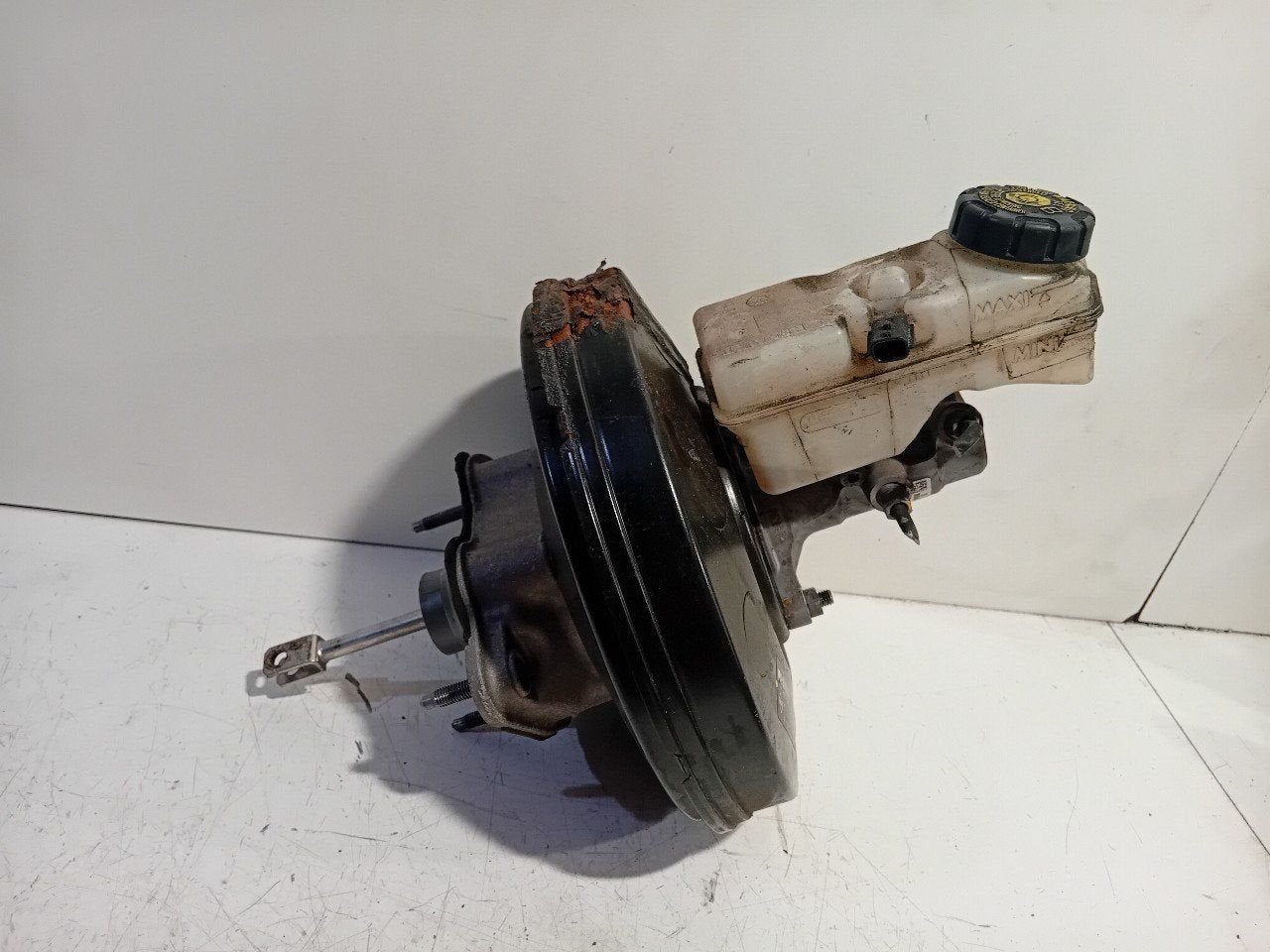 Rembekrachtiger Renault Clio, Onderdelen@venauto.nl, Van der Ven Autorecycling B.V., Ettenseweg 76, 4706 PB Roosendaal, The Netherlands