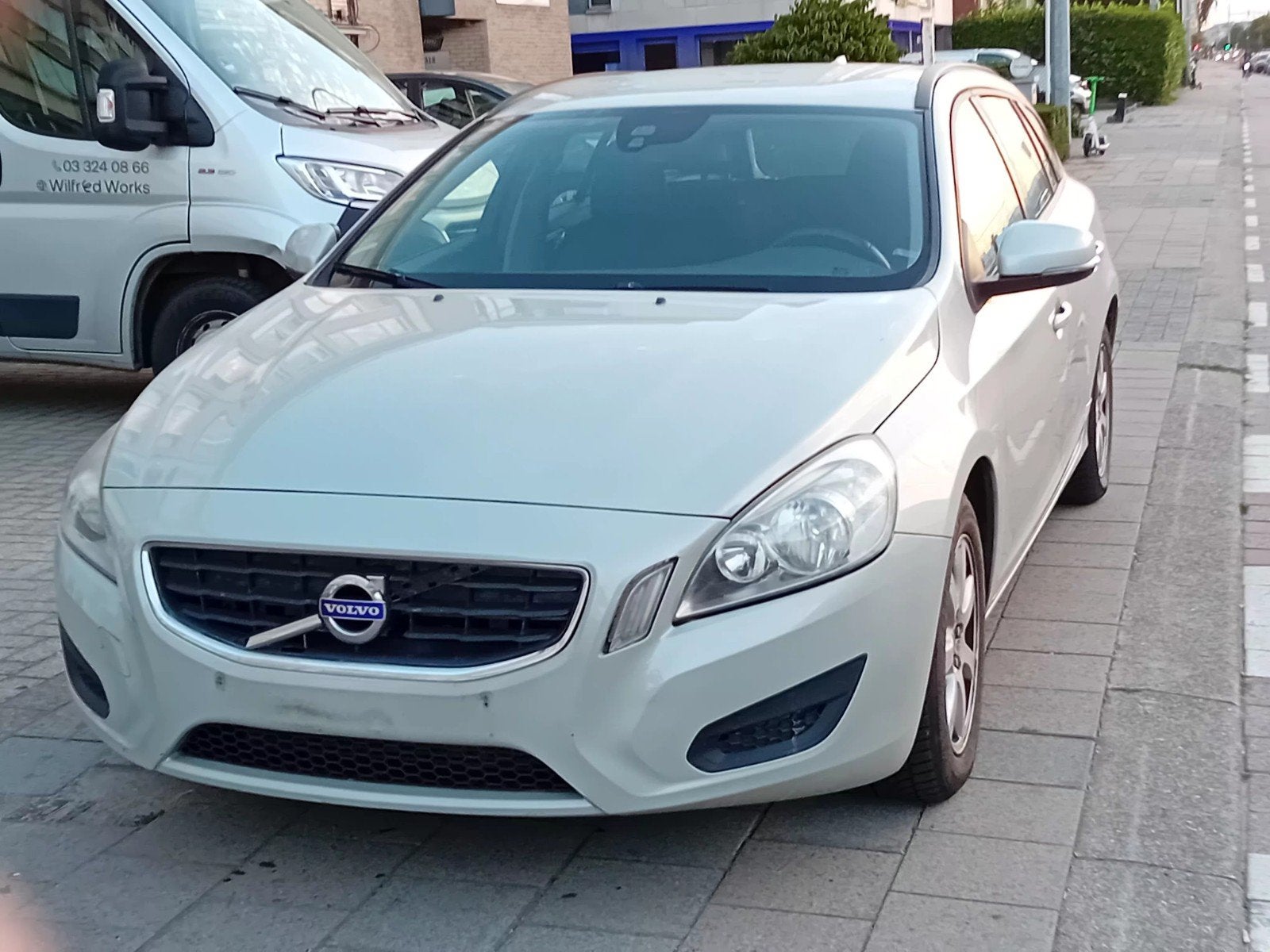 volvo V60  1.6 Drive, Voorwielaandrijving, Euro 5, Stof, Zwart