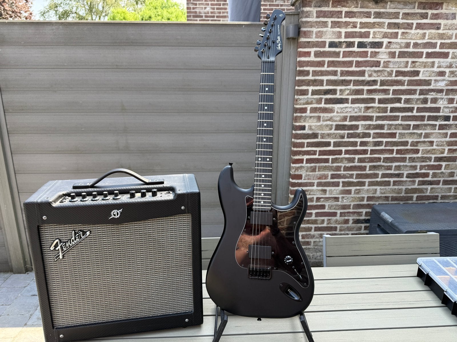 Elektrische metal gitaar Harley Benton met Fender Mustang 2, Ophalen, Zo goed als nieuw, Fender, Met versterker