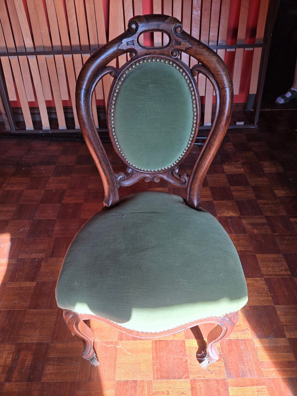 6 victoriaanse stoelen, Ophalen