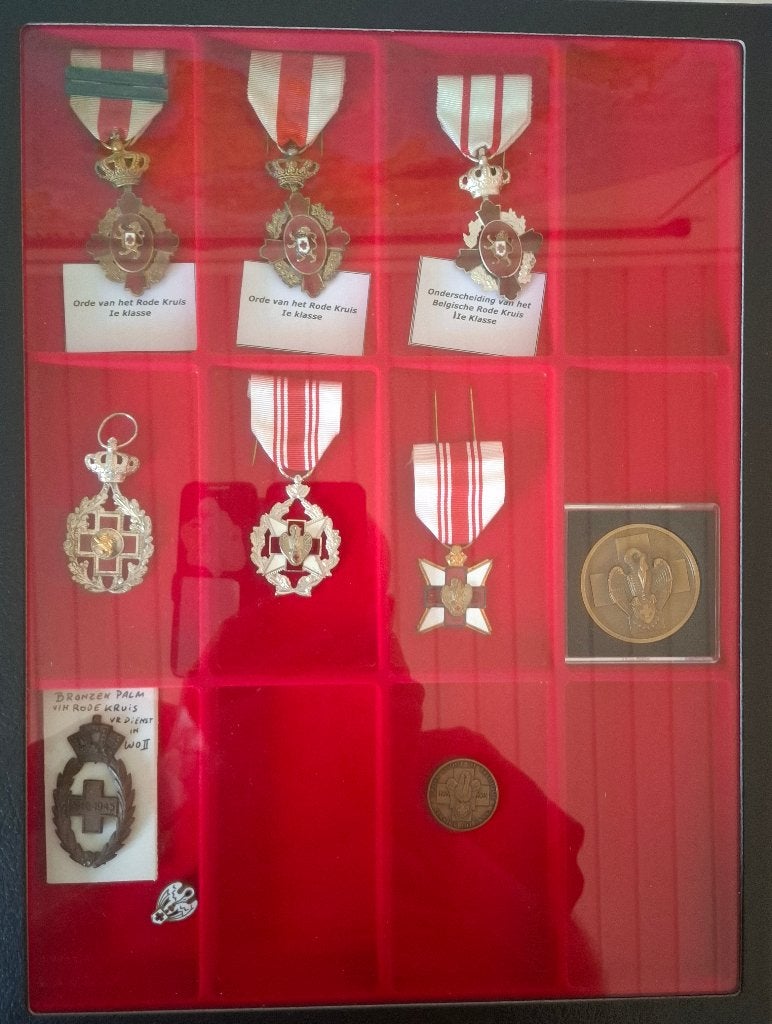Rode Kruis medailles en penningen, Ophalen of Verzenden
