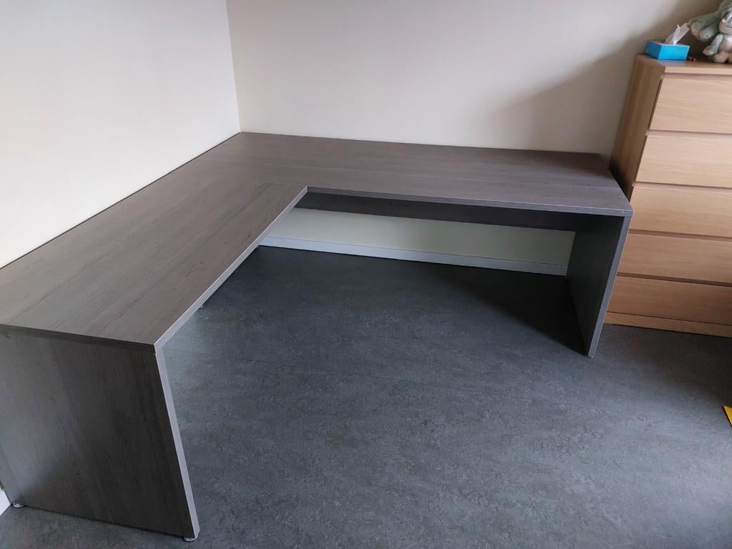 Bureau perfecte staat, Enlèvement