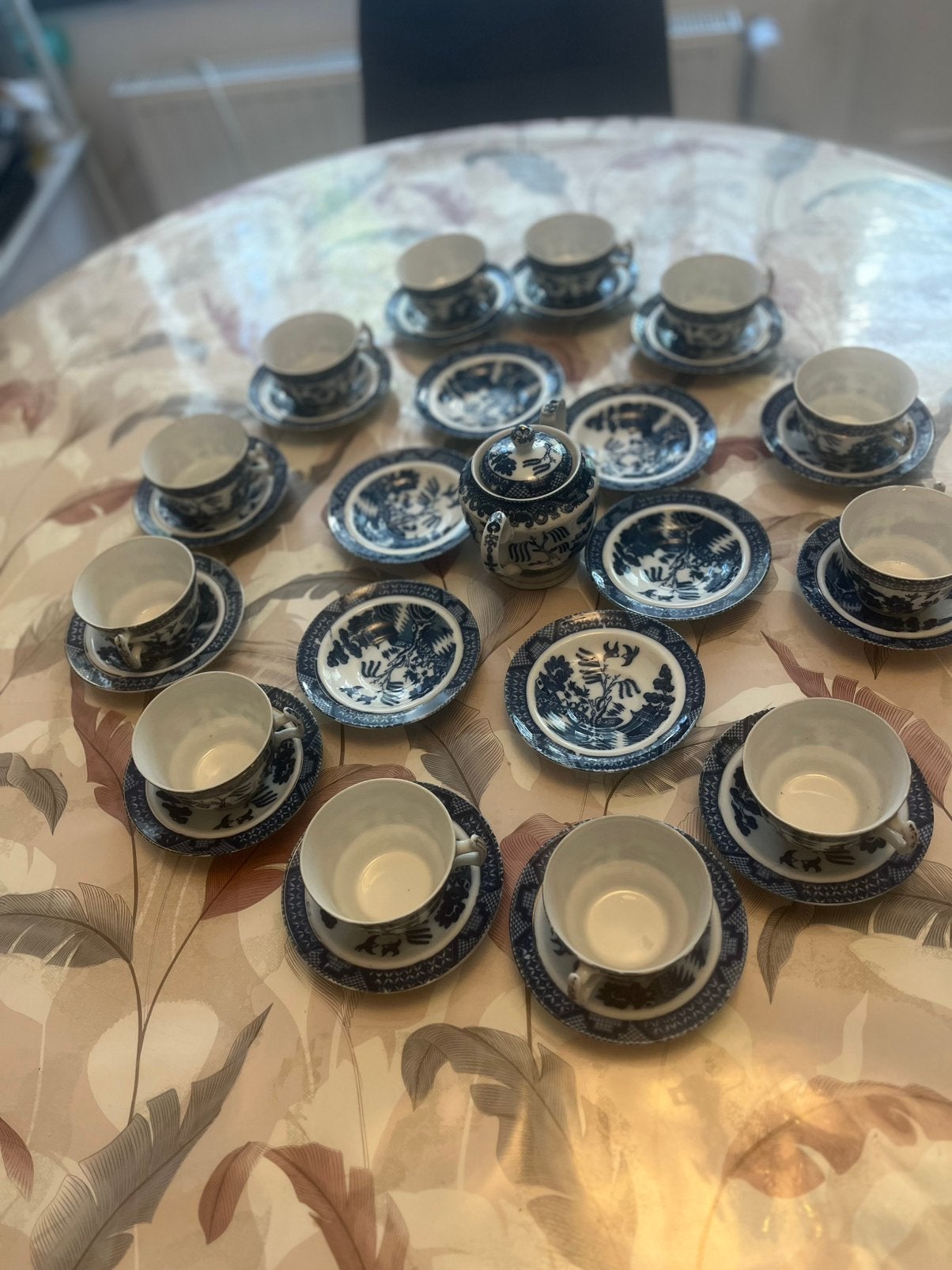 Encien ensemble de tasses et ssoucoupes en porcelaine, Enlèvement ou Envoi