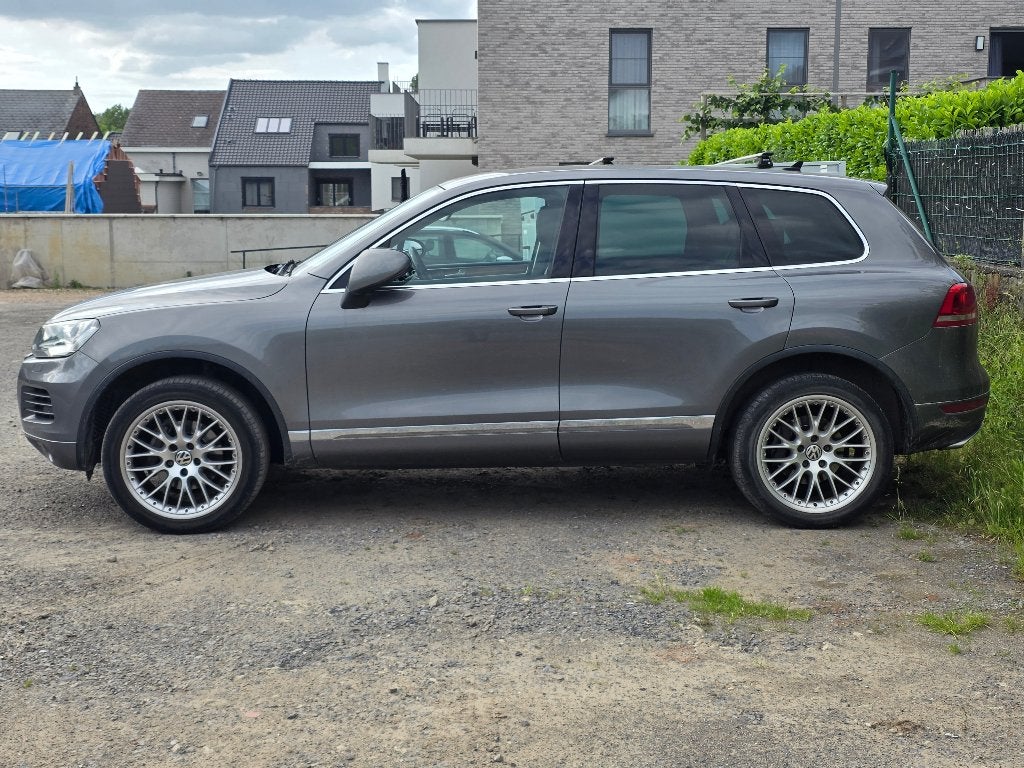 VW Touareg 3.0TDI V6 2012, Autos, Volkswagen, Cuir, Achat, Capteur de stationnement, Noir