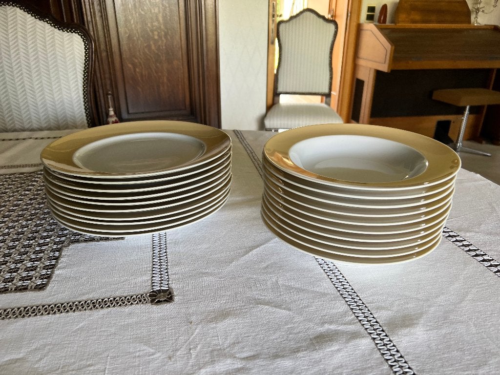 Vaisselle — 24 assiettes en porcelaine, Maison & Meubles, Cuisine | Vaisselle, Comme neuf, Assiettes(s), Classique, Autres matériaux