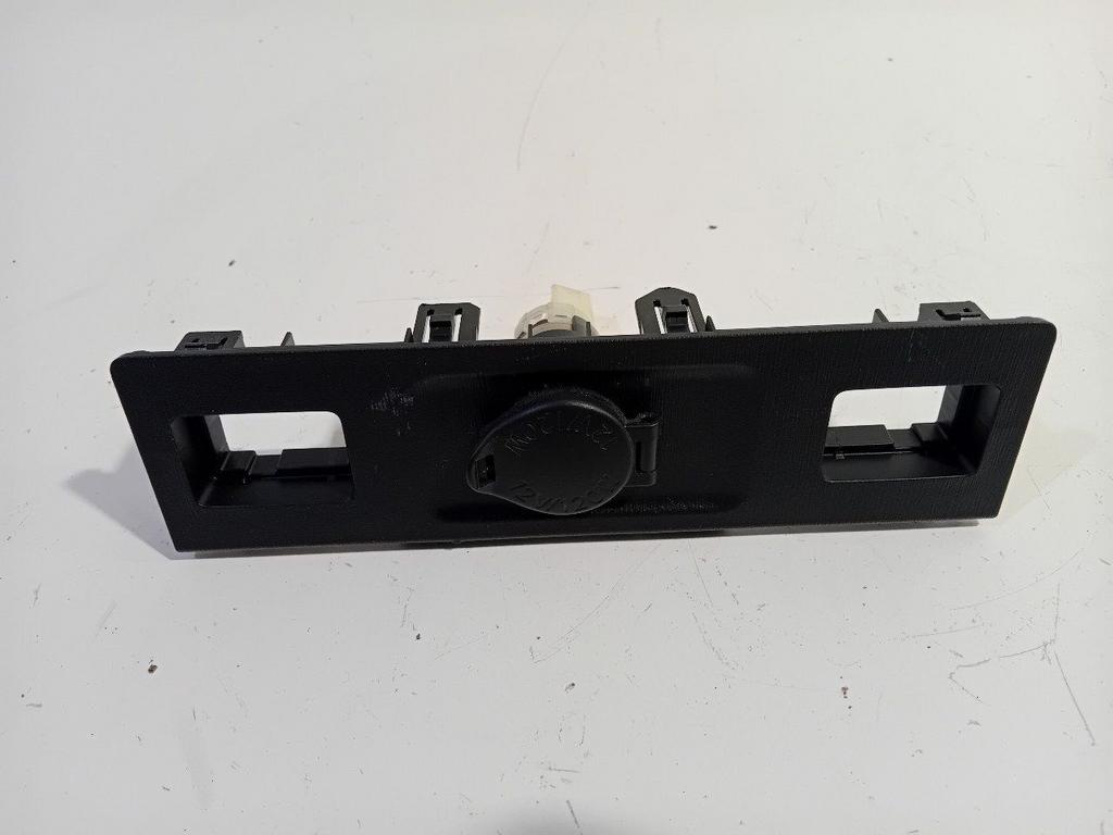 Aansluiting voor 12 volt Toyota Prius, Auto-onderdelen, Onderdelen@venauto.nl, Van der Ven Autorecycling B.V., Gebruikt, Ettenseweg 76, 4706 PB Roosendaal, The Netherlands