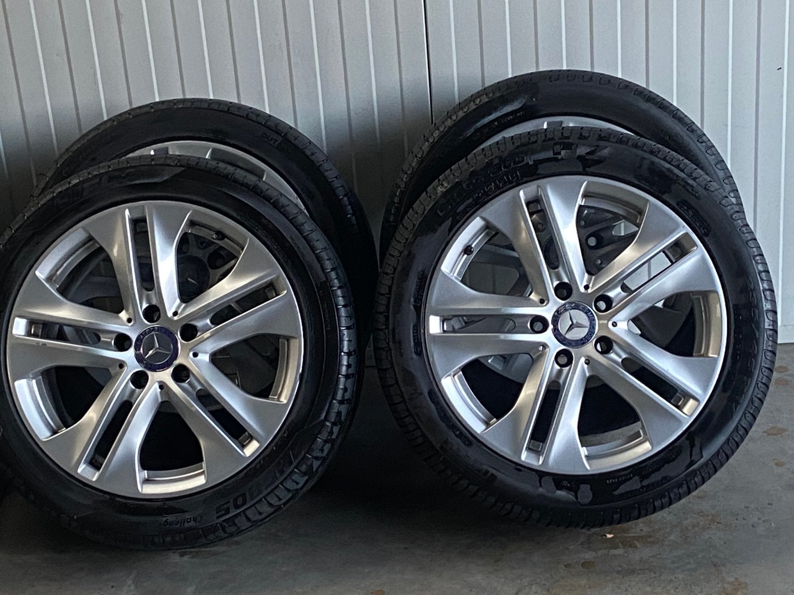 Originele Mercedes-Benz velgen met goede zomerbanden, Auto-onderdelen, Banden en Velgen, Ophalen, Gebruikt, Velg(en), 17 inch