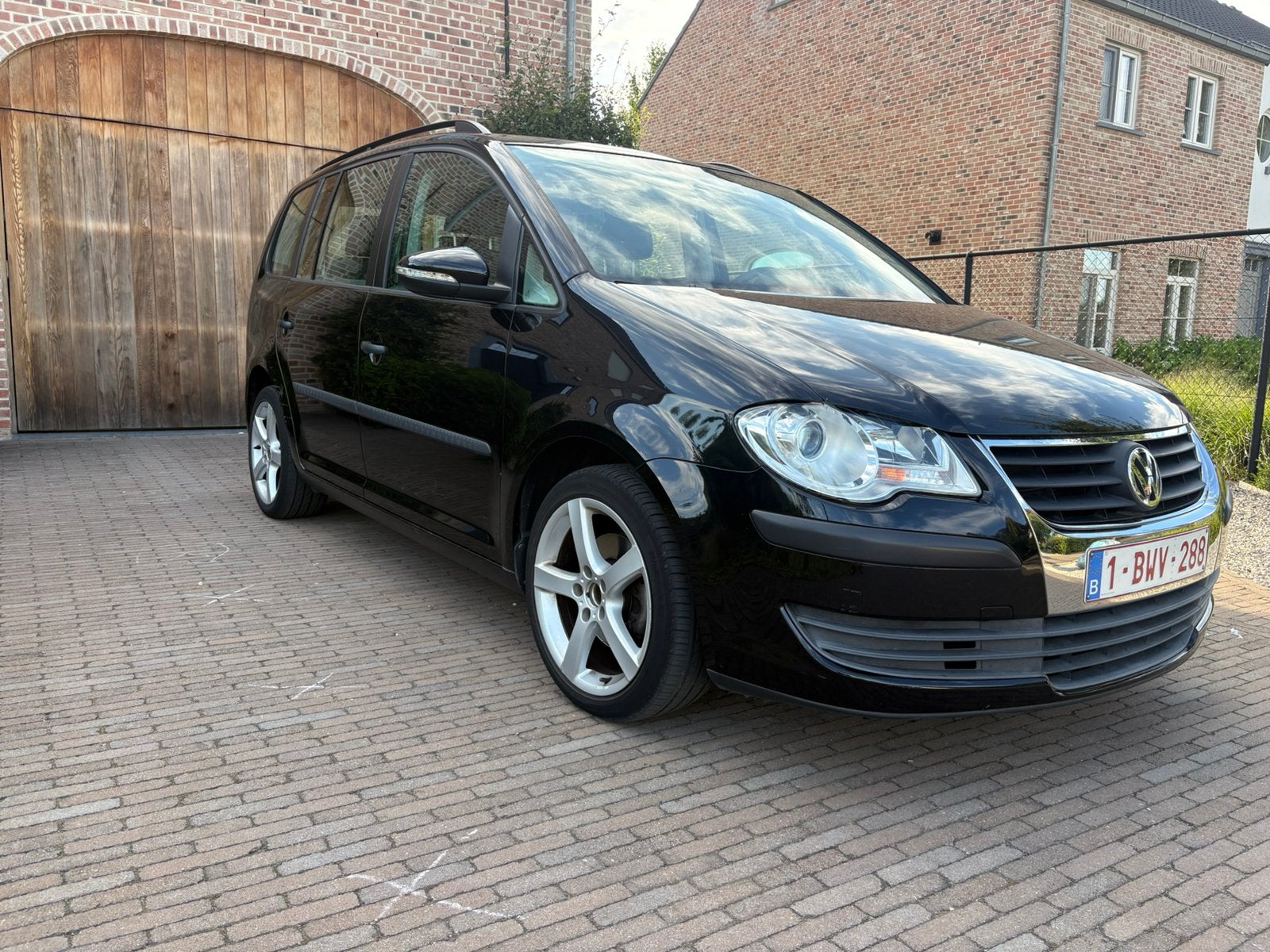 VW TOURAN, Autos, Volkswagen, Achat, Capteur de stationnement, Boîte manuelle, Noir