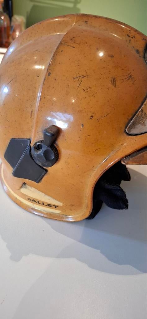 Brandweerhelm Gallet, Ophalen
