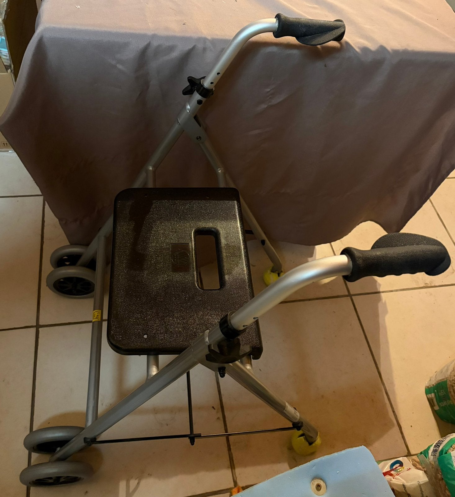 Déambulateur, Enlèvement, Poids léger, Utilisé