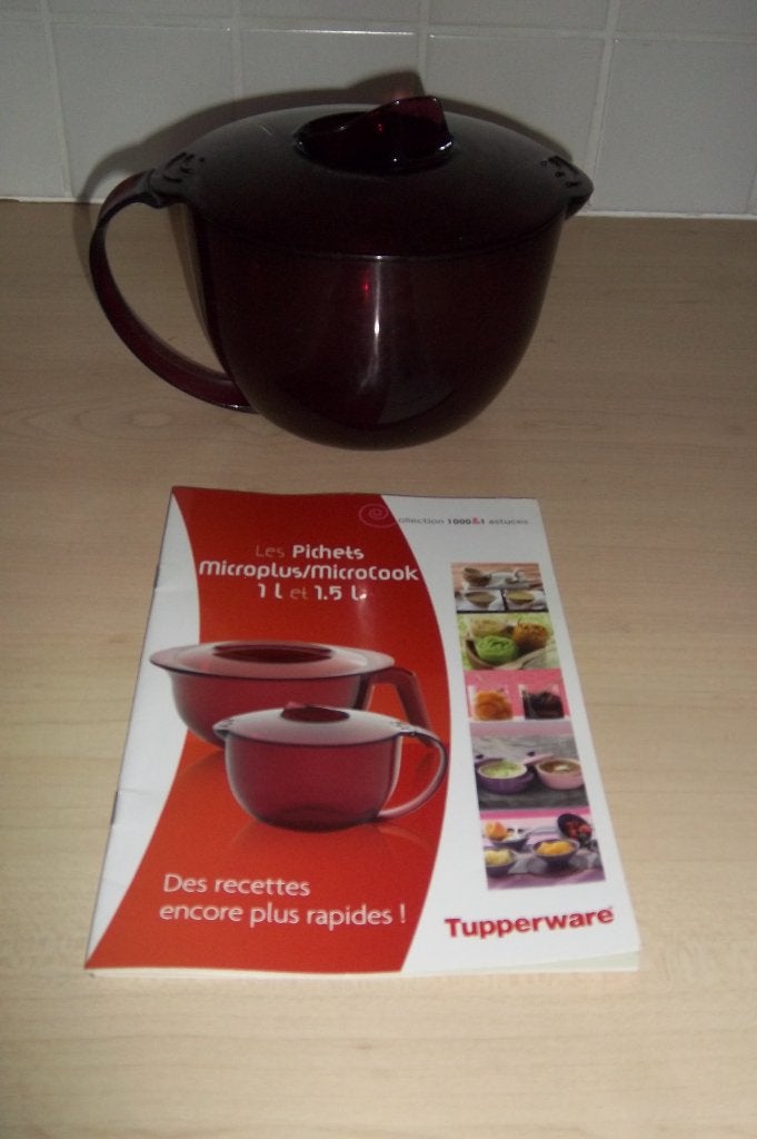 TUPPERWARE PICHET MICROCOOK 1L, Enlèvement ou Envoi, Comme neuf, Rouge