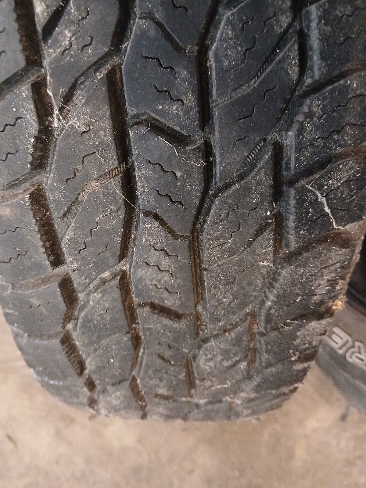 2 banden discoverer cooper 235/75 R16, Auto-onderdelen, Banden en Velgen, Ophalen, Gebruikt, Terreinwagen, Band(en)