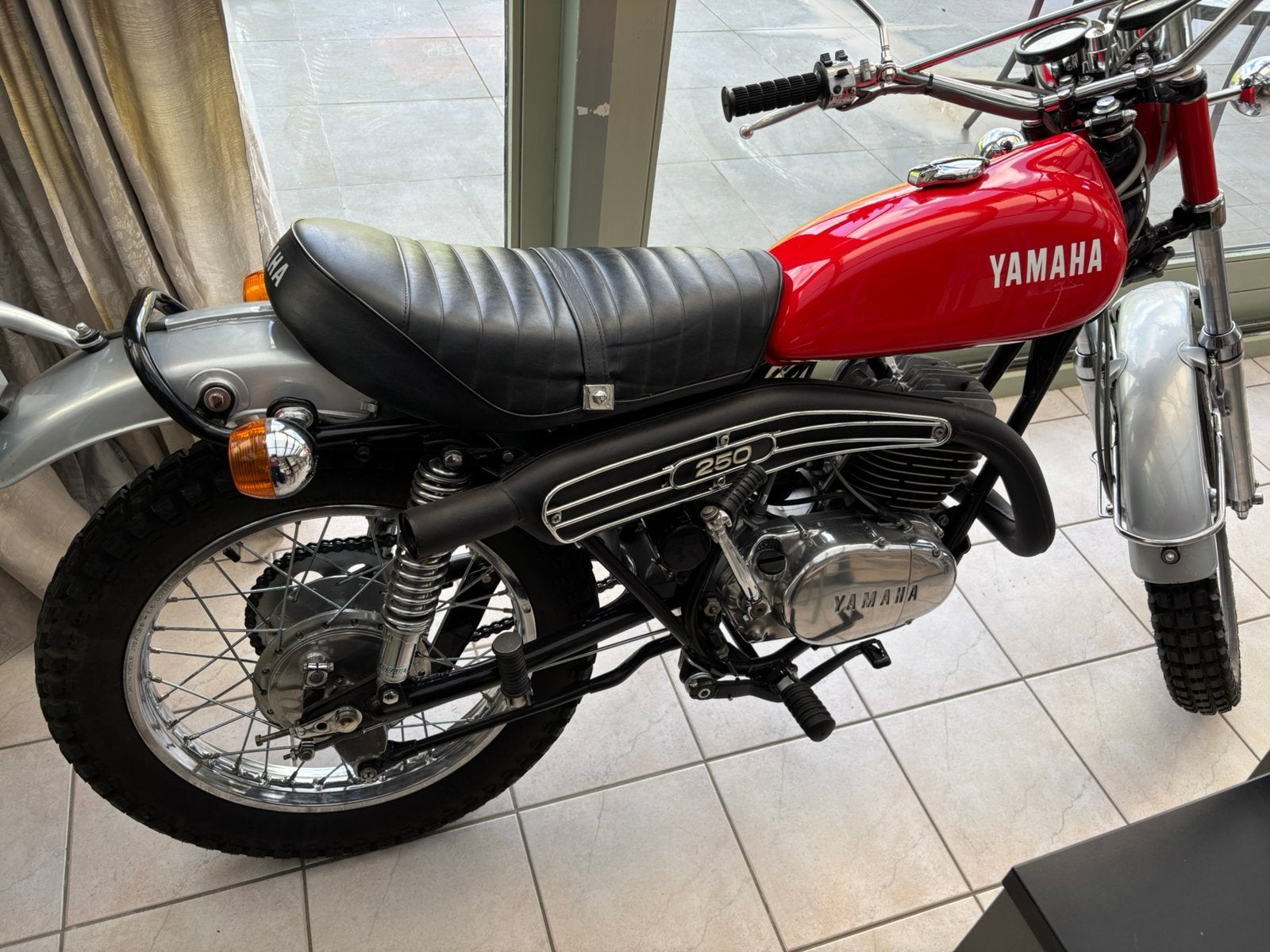 Yamaha DT250F, Motos