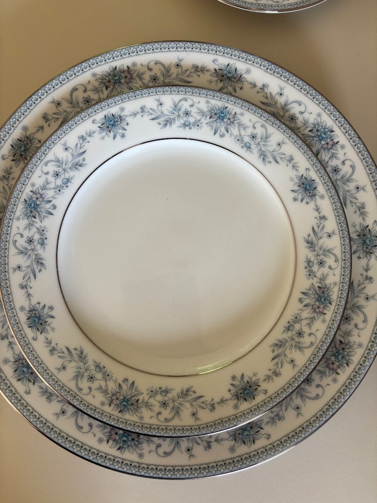 Zie beschrijving compleet: Noritake Fine China servies., Antiek en Kunst, Ophalen