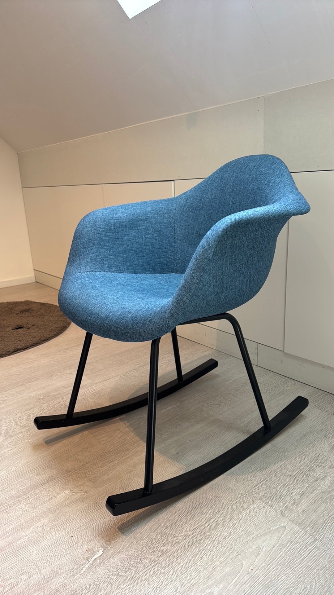 Schommelstoel jeansblauw, Maison & Meubles, Chaises, Bois, Comme neuf, Enlèvement, Bleu