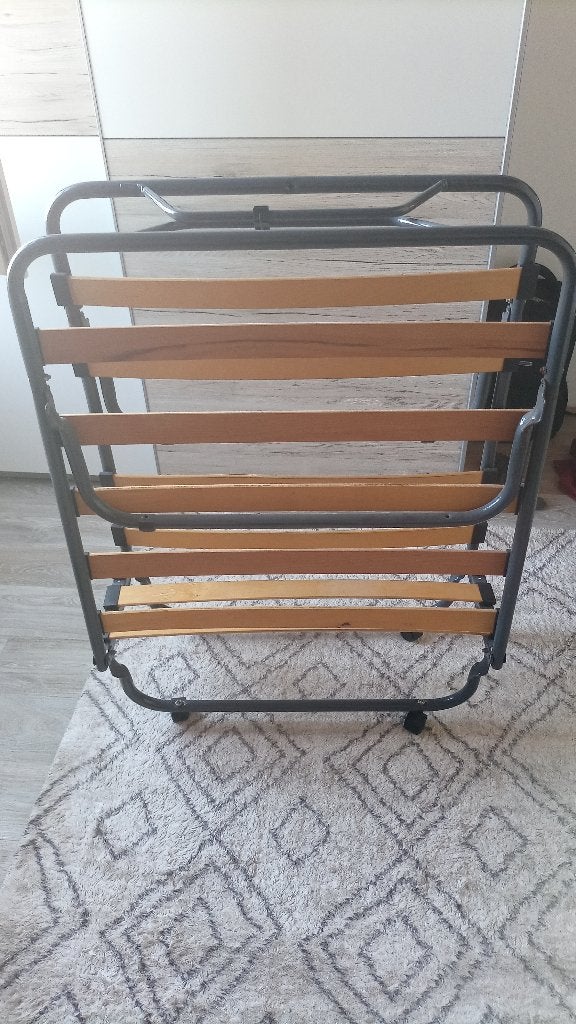 Handig opklapbed / logeerbed (185 cm lang) – Op wieltjes, 90 cm, Une personne, Enlèvement, Utilisé