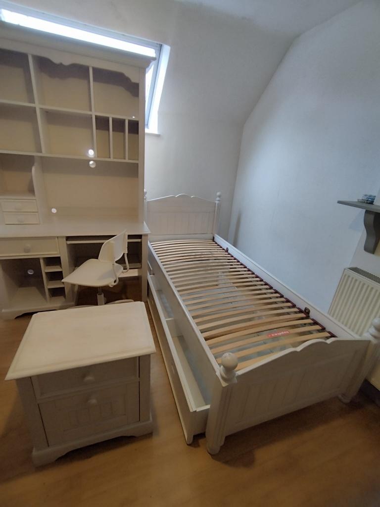 Volledige kind - kledingkast, bed, bureau en nachtkastje, Huis en Inrichting, Ophalen, Gebruikt, Eenpersoons