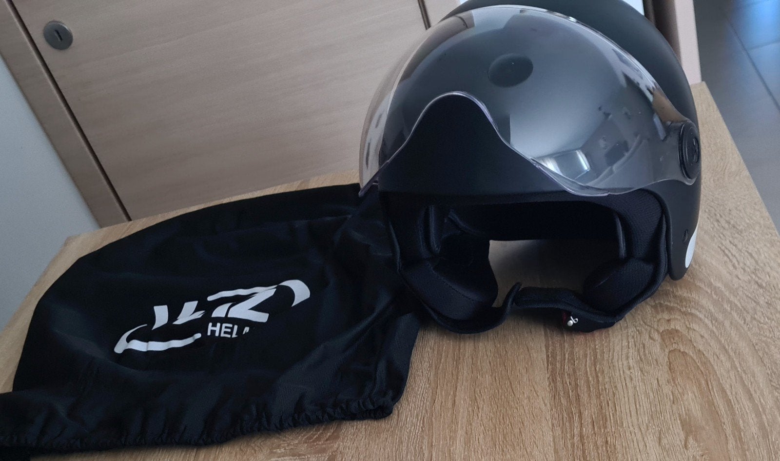 Vinz Helmets brommer helm, Ophalen