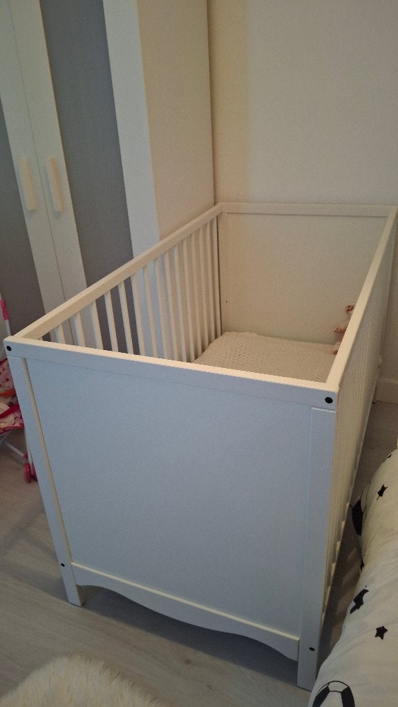 Babybedje met matras en donsdeken, Ophalen, Gebruikt, Lattenbodem