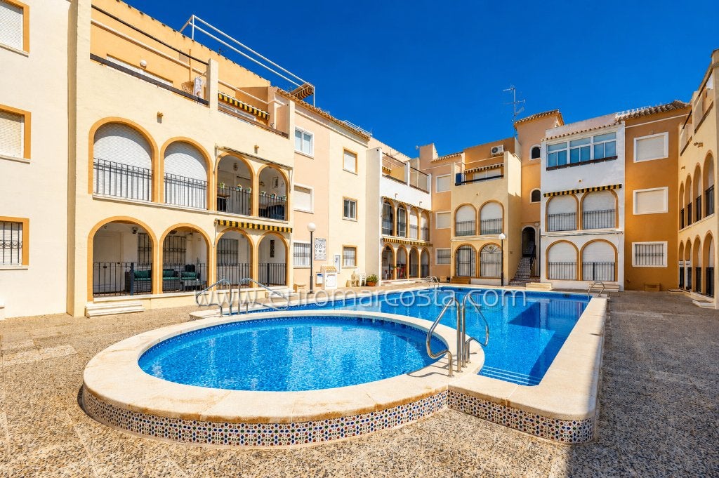 T89717-Bungalow de plain-pied à 250 m de la plage, Immo, Buitenland, Torrevieja, Spanje, 3 kamers, 60 m²