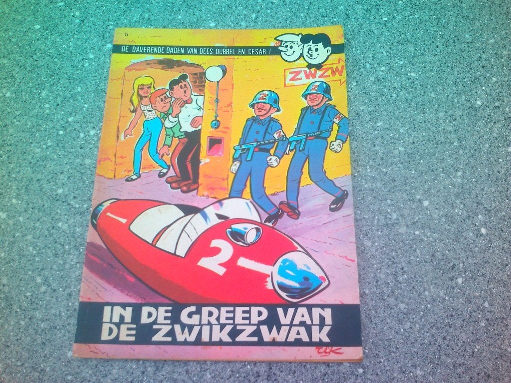 Strip nr 5 Dees Dubbel en Cesar.(1 ste druk 1966), Boeken, Eén stripboek, Ophalen of Verzenden, Gelezen