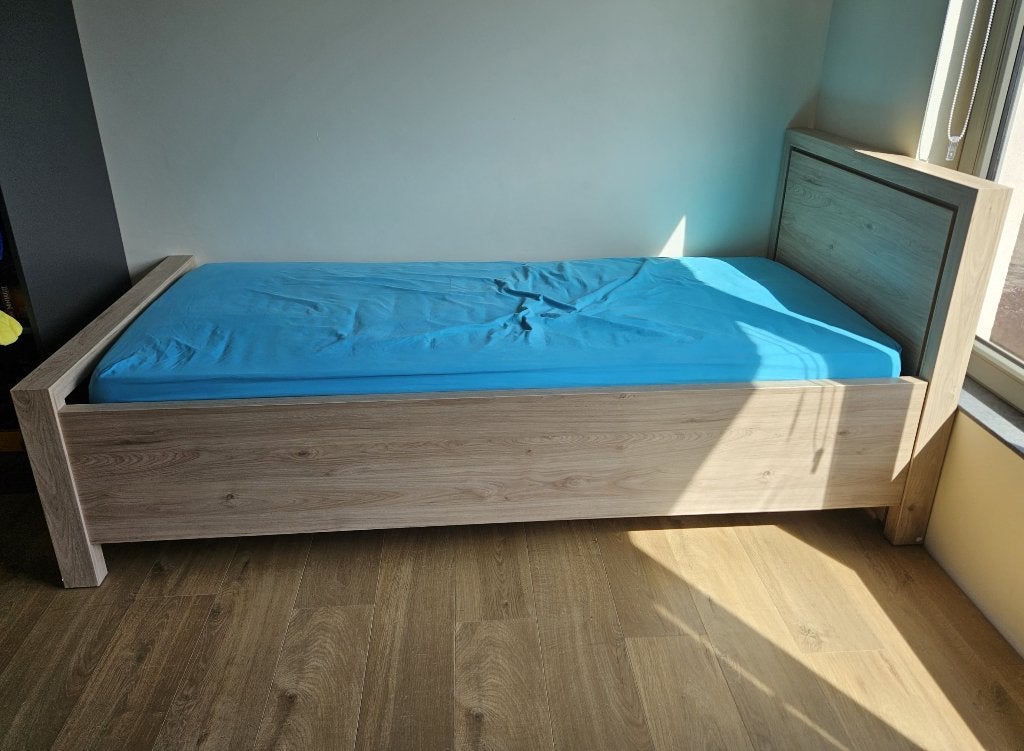 Stevig tiener bed met nachtkastje, 90 cm, Enlèvement, Bois, Une personne
