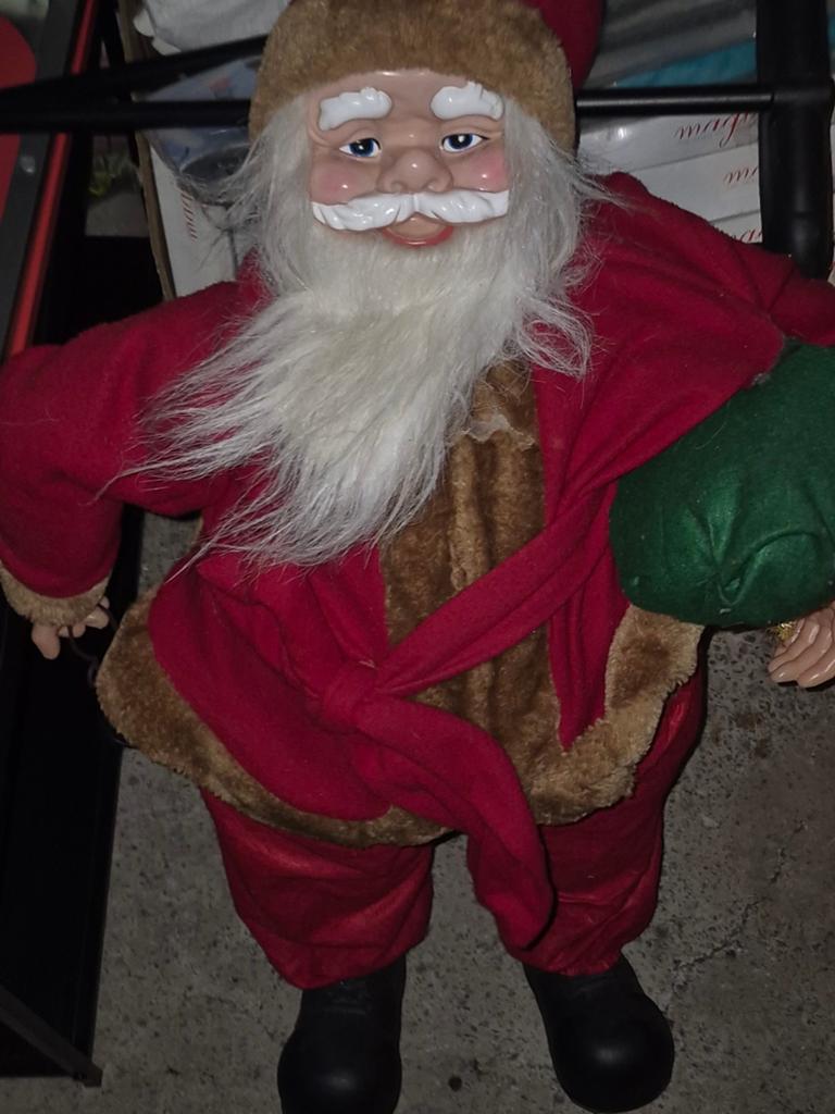 A vendre 30 le lot boule de noel et le pere Noël