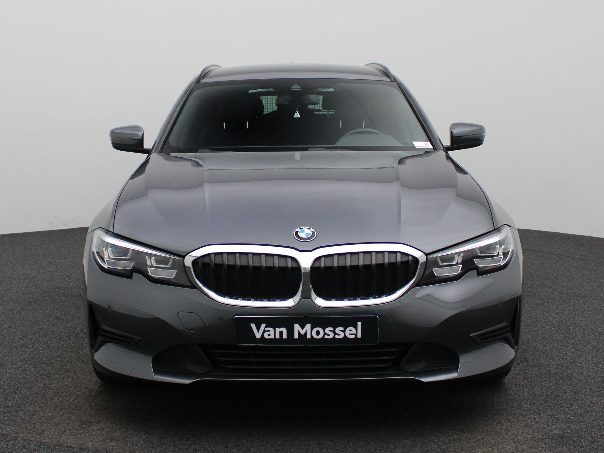 BMW 3 Serie Touring 318d (100 kW) (automatique), Autos, Argent ou Gris, 1800 kg, Entreprise, https://public.car-pass.be/vhr/374d3632-d434-42cc-84a3-0a90b9b3e2a6