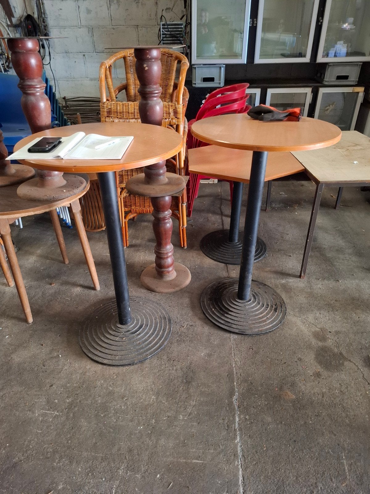 2 hoge cafe tafels, Ophalen