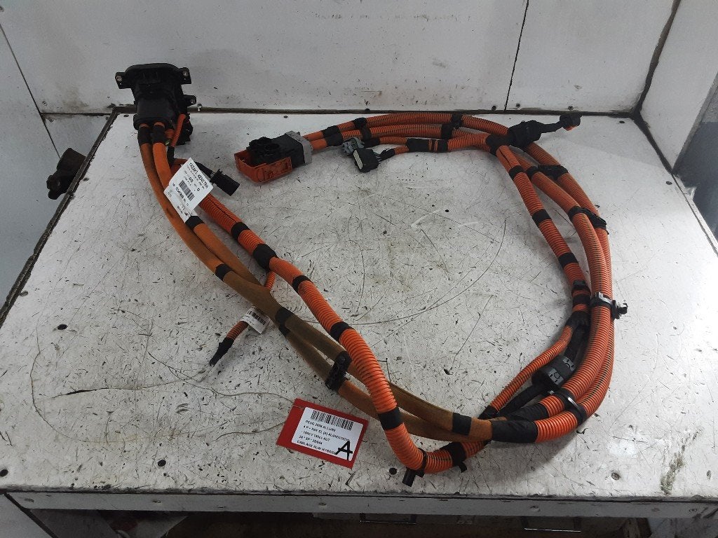 CABLE DE CHARGE 2008 (UD / UK / UR / US / UX) (9853498880), Kontakt-peugeot@peugeot.com, Utilisé, Peugeot Deutschland GmbH, Bahnhofsplatz
65423  Rüsselsheim, DE