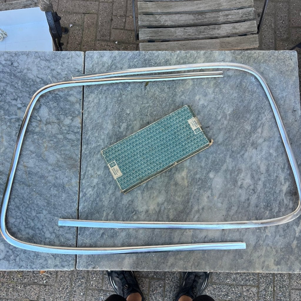 VW KG T14 66 et plus récents garniture de pare-brise chromée, Enlèvement ou Envoi, Utilisé