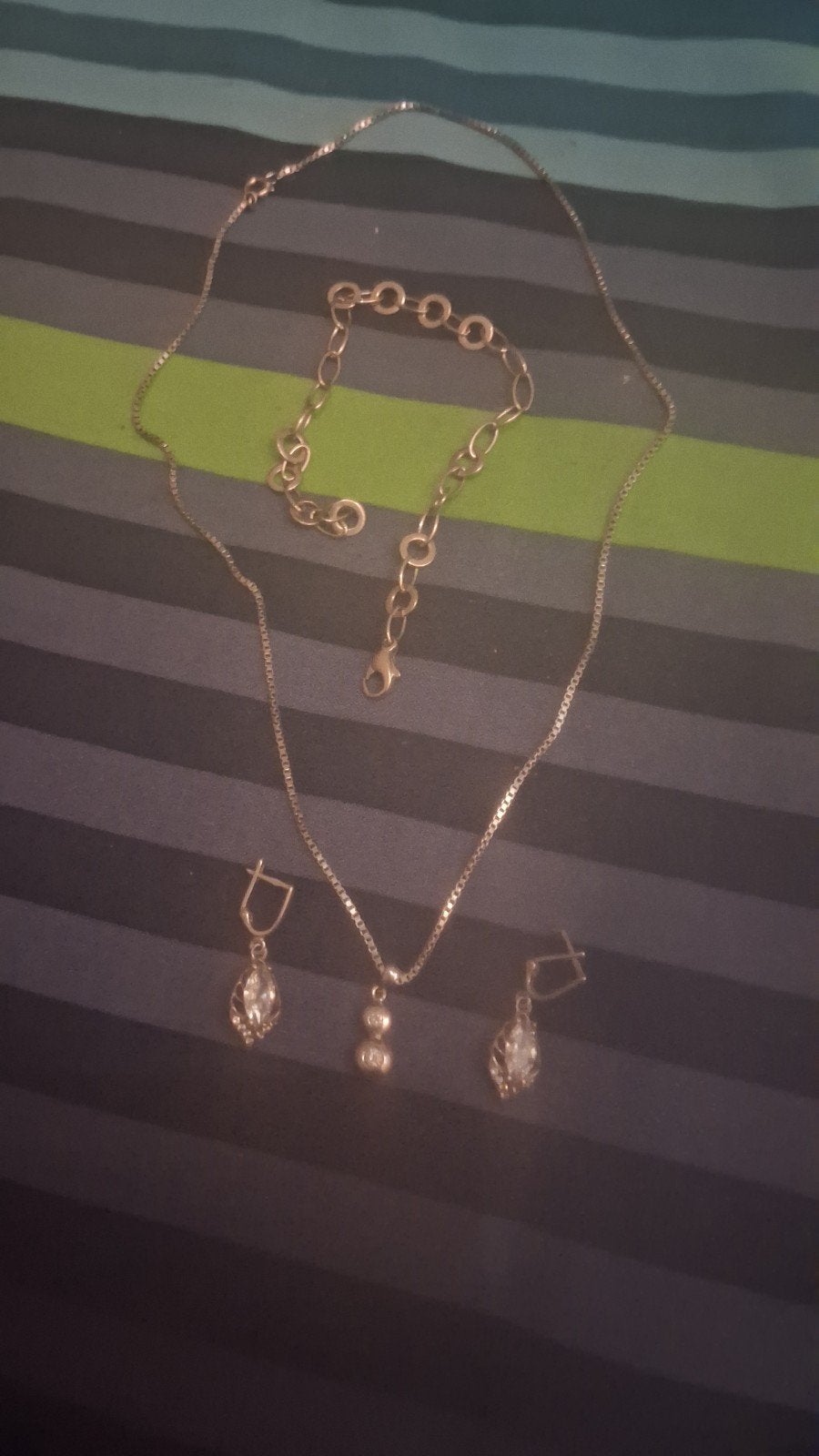 Magnifique parure de bijoux en or jaune avec de vrais diaman, Neuf, Avec pierre précieuse, Or, Enlèvement