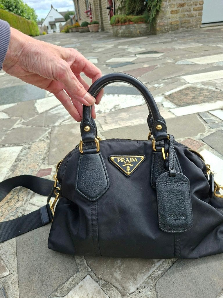 Dit is een zwarte Prada handtas, Ophalen of Verzenden, Zo goed als nieuw, Zwart, Handtas