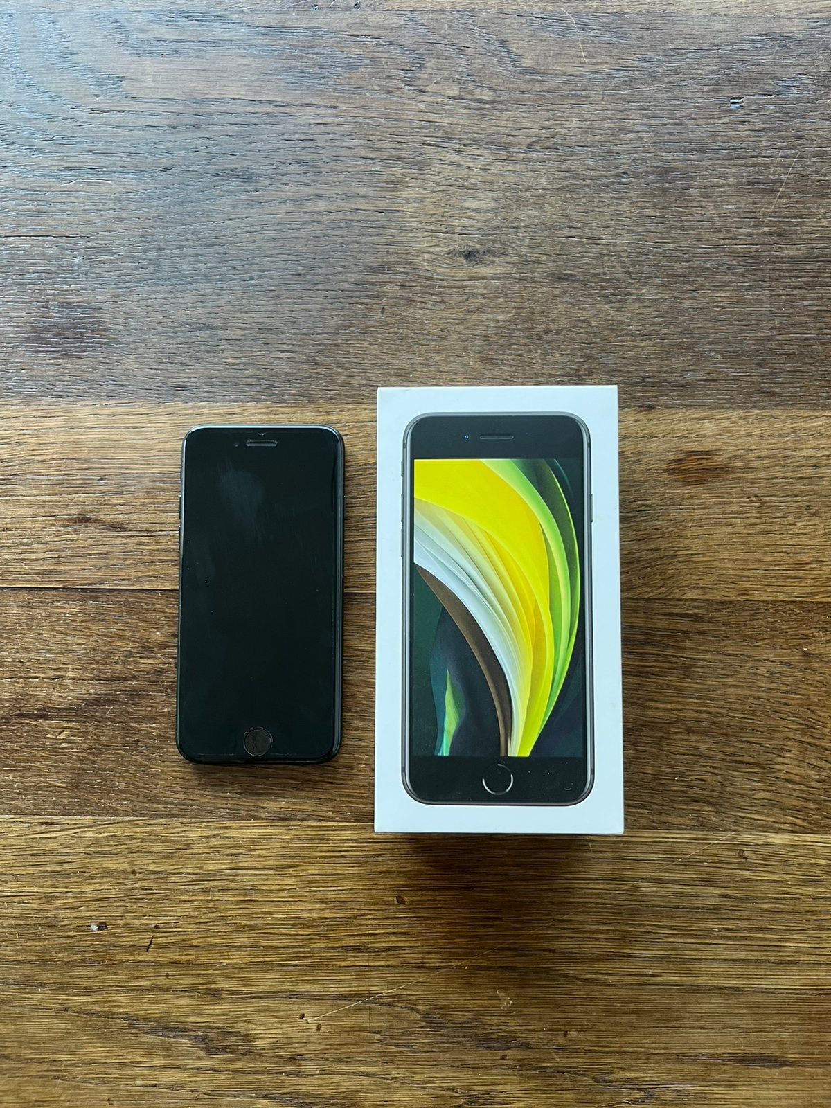 iPhone SE 2020 - Bon état - Boîte et autocollants inclus, Comme neuf, Enlèvement, 64 GB, IPhone SE (2020)