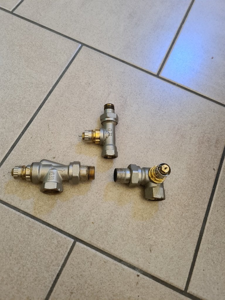 Vannes de radiateur, Doe-het-zelf en Bouw, Verwarming en Radiatoren, Ophalen of Verzenden, Gebruikt, Radiator